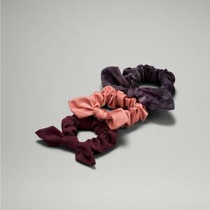 Lululemon Uplifting Bow Scrunchie